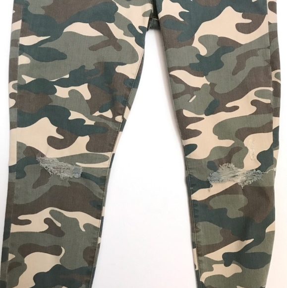 MOTHER High Waisted Looker Ankle Fray in See Me ( Camouflage) Size 25 - Picture 5 of 16